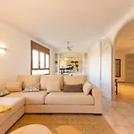 Bravissimo El Lleo, Bright 4-bedroom Apartment Gerona