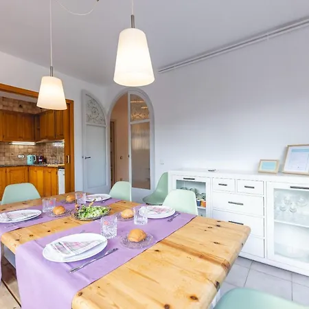 Bravissimo El Lleo, Bright 4-bedroom Apartment *