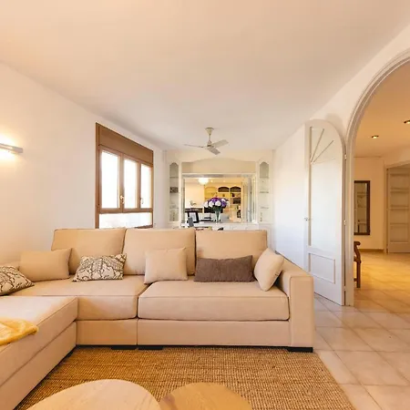 Bravissimo El Lleo, Bright 4-bedroom דירה ז'ירונה