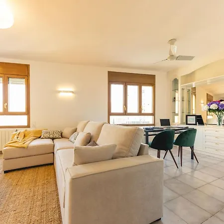 Bravissimo El Lleó, Bright 4-bedroom *