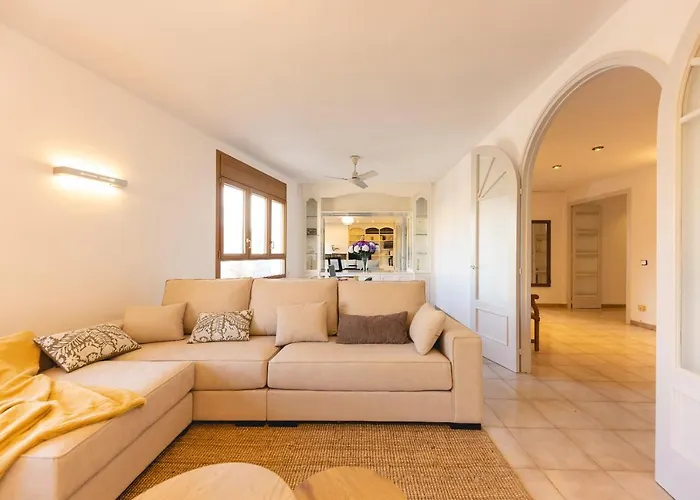 Bravissimo El Lleo, Bright 4-bedroom Lägenhet Girona