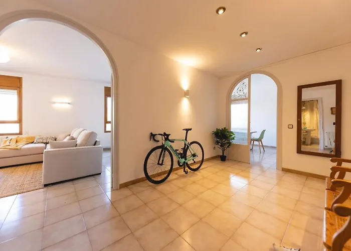 Bravissimo El Lleo, Bright 4-bedroom Girona